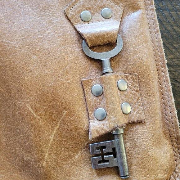 Genuine Leather Vintage Crossbody Messenger Bag Purse URBAN HEIRLOOMS used - Picture 3 of 7